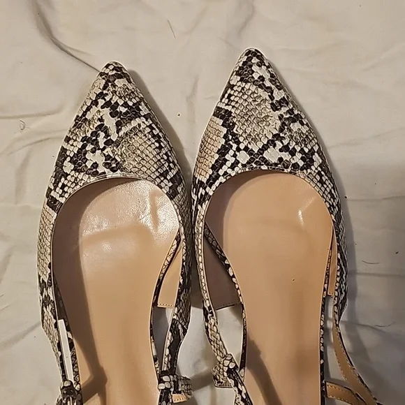 Kitten Heel Snakeskin Pump - Picture 5 of 11
